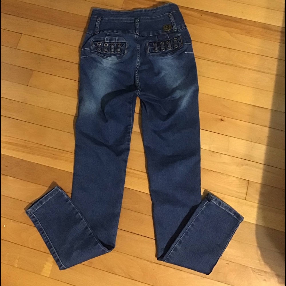 Jeans butt lifting